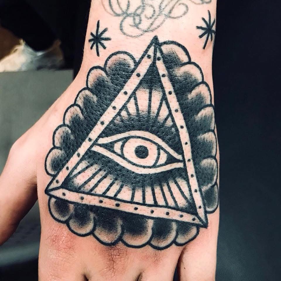 Tatuaggio Nik Frenk Black Swan Tattoo Rimini